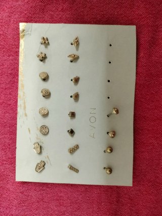 Mini pendientes Avon dorados