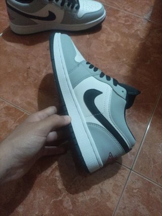 Sneakers Nike Jordan Low Grigie e Bianche
