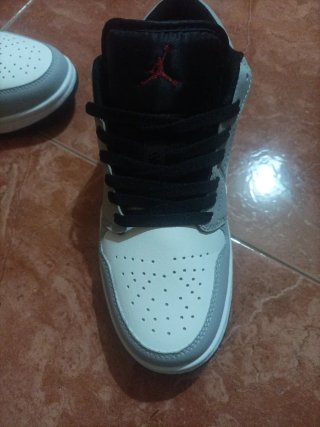 Sneakers Nike Jordan Low Grigie e Bianche