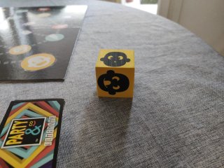 "Pack de Juegos de Mesa".Party & co + Black Storie