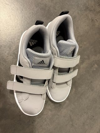 Zapatillas Adidas niño T.34 (usadas 1 vez)