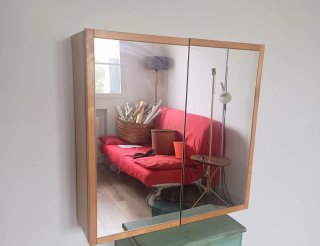 Armario de baño de madera y cristal