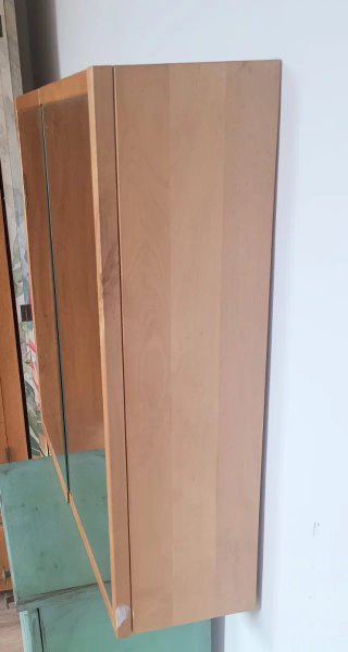Armario de baño de madera y cristal
