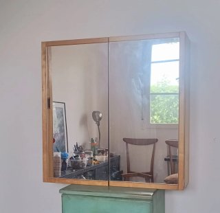 Armario de baño de madera y cristal