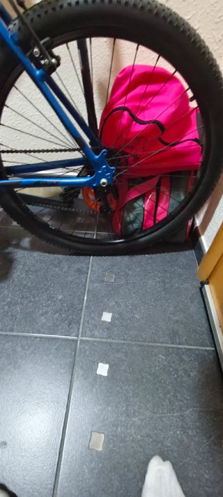 Bicicleta de montaña azul sin usar