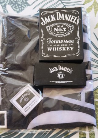 Bandera(100x60cm),petaca y llavero Jack Daniel's.
