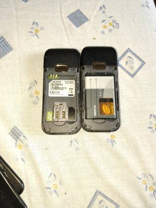 2 x Nokia 6030 Telefoni Cellulari Neri