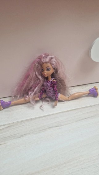 Muñeca Monster High con pelo rosa