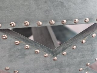 Taburete terciopelo con tachuelas