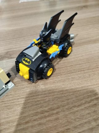 Lego Batman 76137