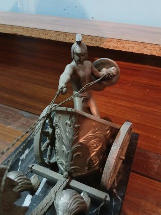 Espectacular figura de cuadriga romana con auriga