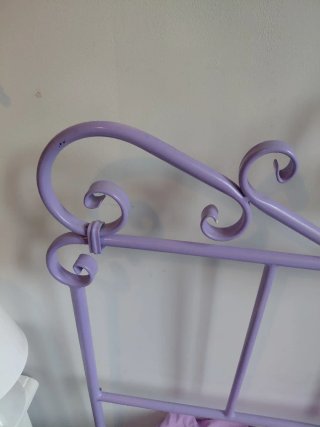 Cabecero de cama de metal morado