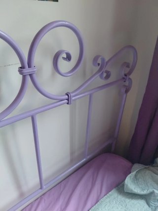 Cabecero de cama de metal morado
