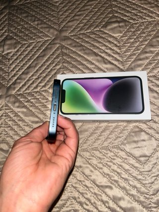 iPhone 14 azul marino