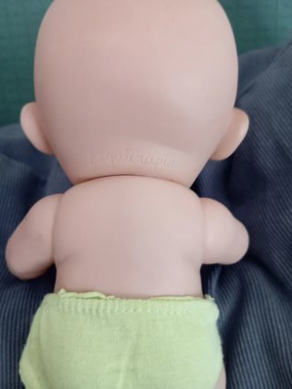 Muñeco bebé para juegoterapia