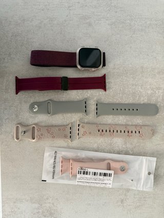 Apple Watch 10 con correas y protector