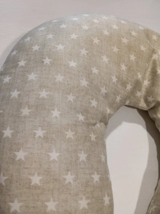 Cojín de lactancia con estrellas