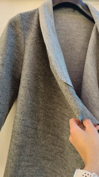 Giacca grigia effetto cascata