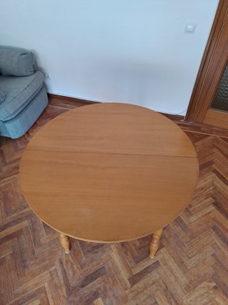 Mesa de madera redonda extensible con cristal