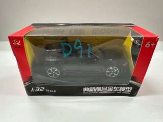 Coche de juguete metálico negro