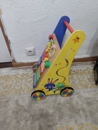 Andador de madera para bebés
