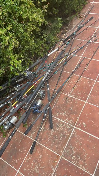 Lote cañas de pescar con carretes