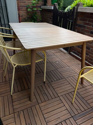 Conjunto jardín: mesa natural y 4x sillas de metal