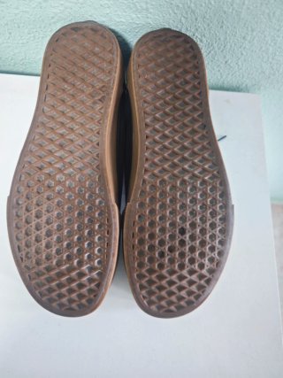 Tenis Vans Negros y Marrones Sin Uso