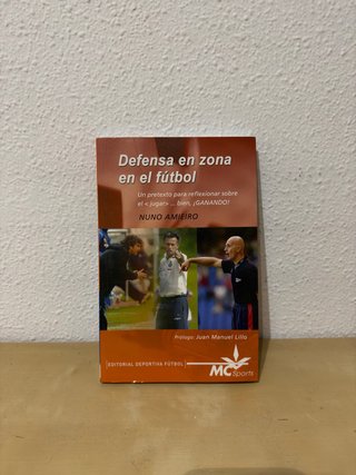 Libro defensa en zona de futbol