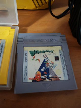 Nintendo Game Boy + 2 Juegos Pokémon y Bugs Bunny