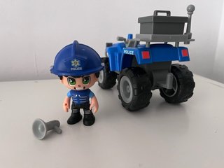 Pin y Pon Policía Coche y Figura