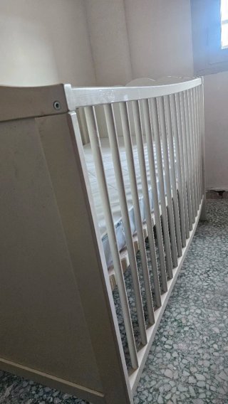 Culla bianca per neonato