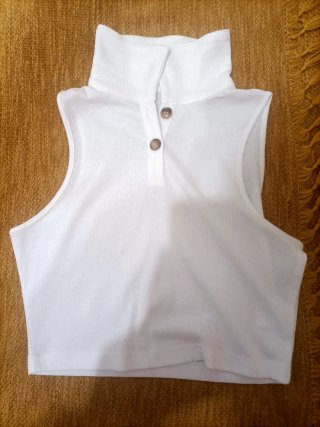 Top corto blanco cuello polo