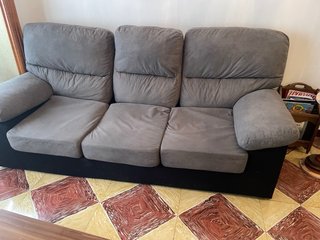 Sofá gris de tela