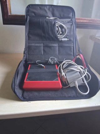 Nintendo Wii mini rossa più cavi e borsa originale