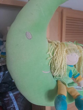 Peluche colgante de luna con muñeca