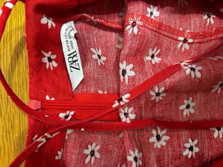 Abito Zara rosso con fiori bianchi