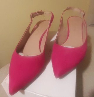 Zapatos de salón tacón bajo rosa