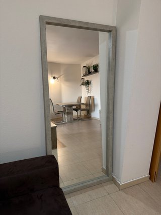 Espejo grande de madera y cristal mide 178x78
