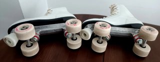 Patines blancos de cuatro ruedas, talla 39