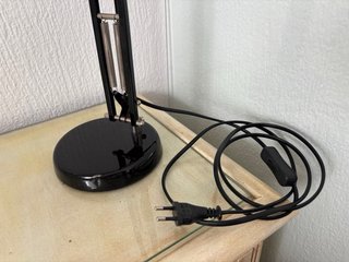 Lámpara de mesa Ikea Negra