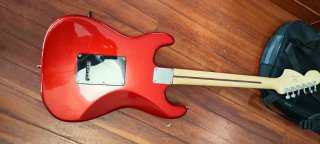 Guitarra Eléctrica Fender Roja + Amplificador