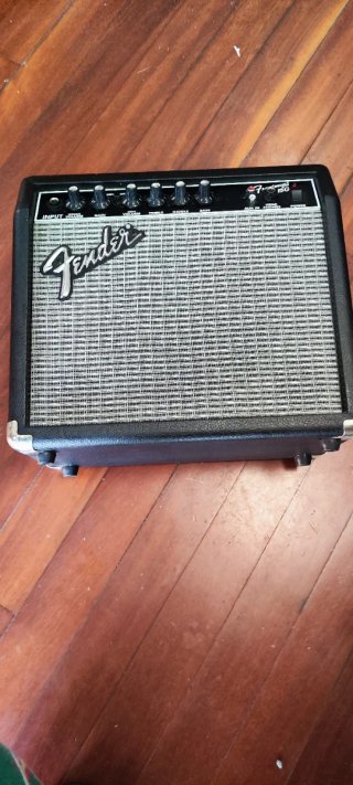Guitarra Eléctrica Fender Roja + Amplificador