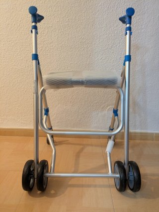 Andador de aluminio plegable