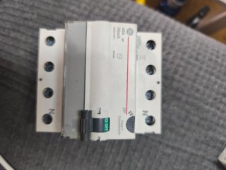 Interruptor Diferencial GE 40A 4P y 63A 2P