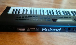 Sintetizador Roland JV-80