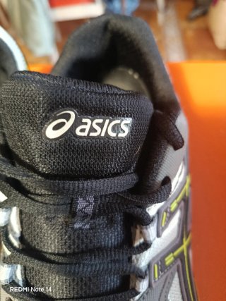 Zapatillas trekking Asics negras y grises
