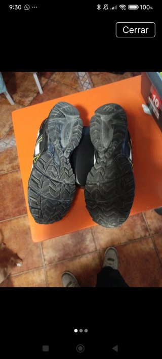 Zapatillas trekking Asics negras y grises