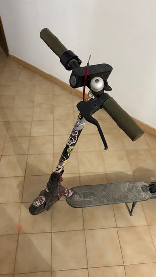 Patinete Eléctrico con Pegatinas