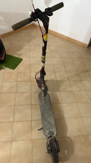 Patinete Eléctrico con Pegatinas
